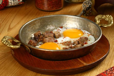 Kavurmalı Yumurta